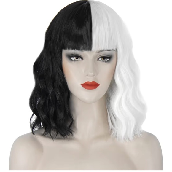 New! Cruella Deville Black & White Short Wavy Wig - Picture 1 of 1